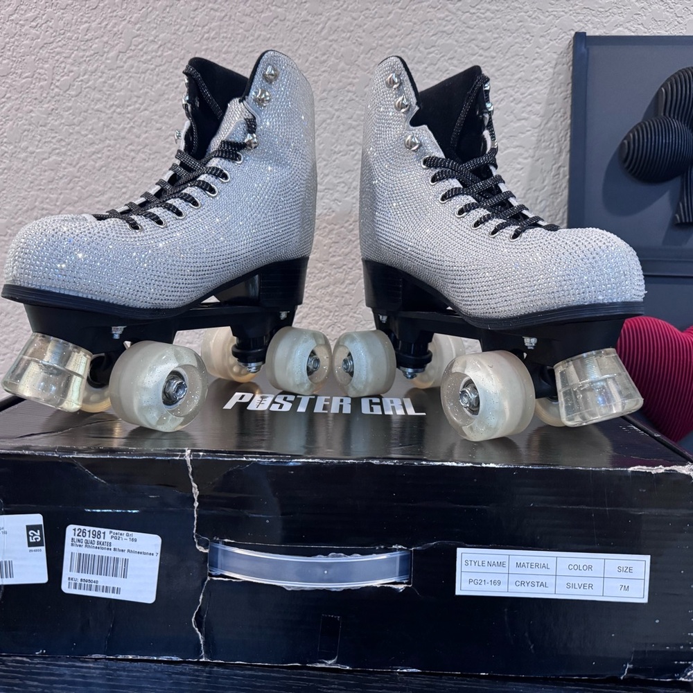 DOLLS KILL BILLIONAIRE BLING POSTER GIRL LIMITED EDITION ROLLER SKATES